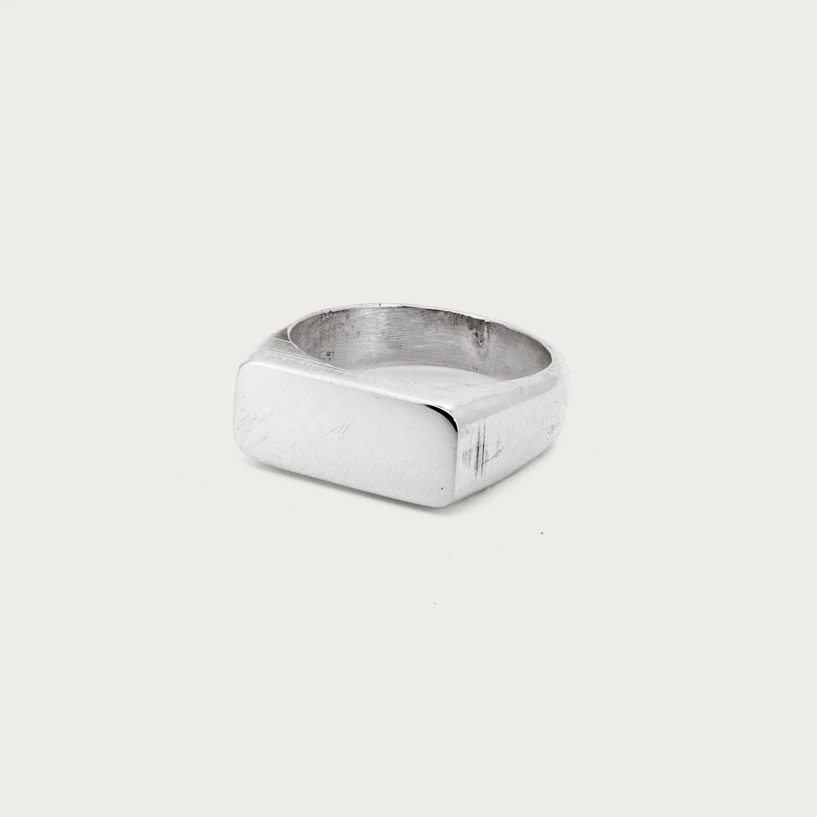 Design your custom ring.